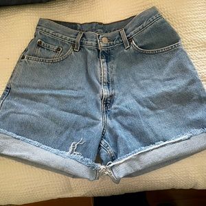 Levi Cutoff Jean Shorts